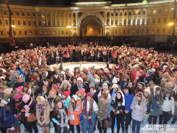 Массовка москва. Массовка Кремля. Массовка в Санкт Петербурге. Массовка очередь. Массовка в Питере съемки.